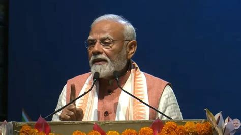 PM Modi Meets Indian Diaspora In Mauritius, Receives Appreciation For ...