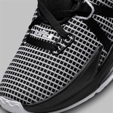 Nike LeBron Witness 7 "White/Black" DZ3299-001 | SneakerNews.com