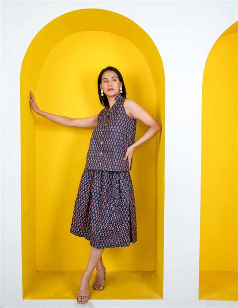 Blue Floral Skirt – LABEL NAMA