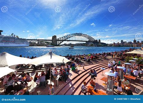Residents and Tourists at Circular Quay Sydney Australia Editorial ...
