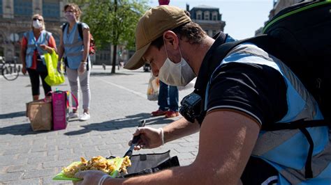 Lille: des maraudes auprès des sans-abri à l’heure du déjeuner