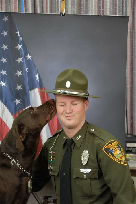 Indiana officer's outtakes from portrait with K-9 dog partner go viral ...