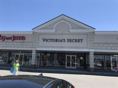 Sands Shopping Center | Upscale Outdoor Plaza | Fashion | Food ...