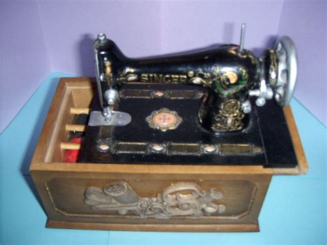 Singer Sewing Machine Box 的图像结果