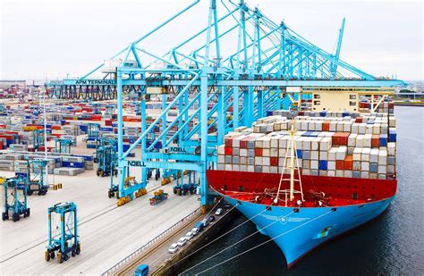 Maersk and Hutchison Ports strike deal for APM Terminals Rotterdam ...