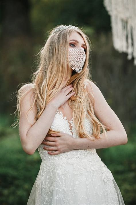 Female Mask Bride 的图像结果