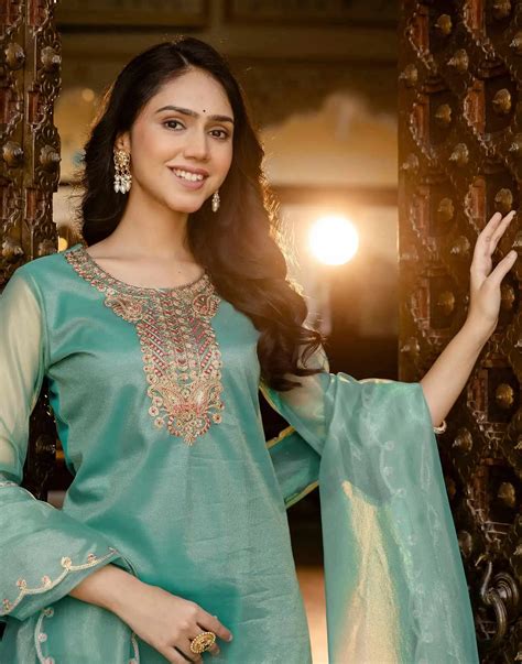 Organza Embroidered Straight Kurta with Pant & Dupatta – Skylee