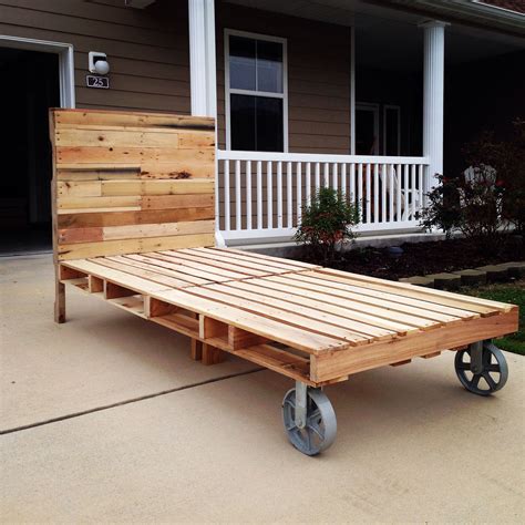 100 DIY Recycled Pallet Bed Frame Designs | Diy pallet bed, Pallet diy ...