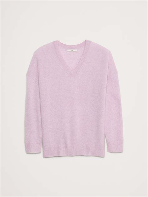 Oversized Lightweight Cashmere V-Neck Sweater | Banana Republic