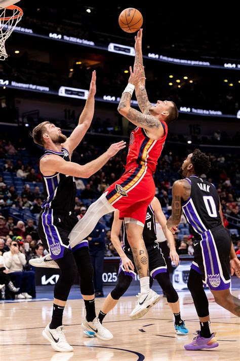 Domantas Sabonis, Kings hold off Pelicans | Reuters