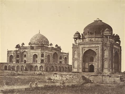 Humayun's tomb in the background and the Barber's Tomb (Nai-ka-Gumbad c ...