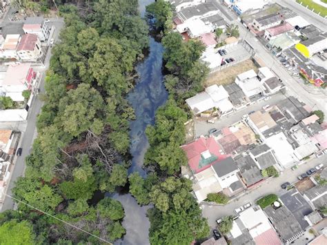 Así se observa desde el aire el derrame de hidrocarburo en el estero ...
