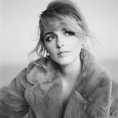 Kiernan Shipka Mckenna Grace: Which Star Shines Brighter - CEOColumn