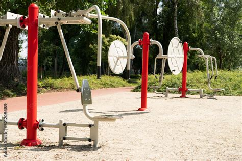 Gym Outside 的图像结果