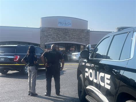 Bossier police investigate deceased male found near Bossier City jeweler