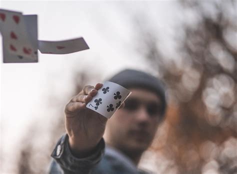 Floating Card Tricks 的图像结果