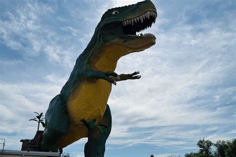 DRUMHELLER & HOODOOS DAY TRIP FROM CALGARY, EXPLORE THE BADLANDS (2025 ...