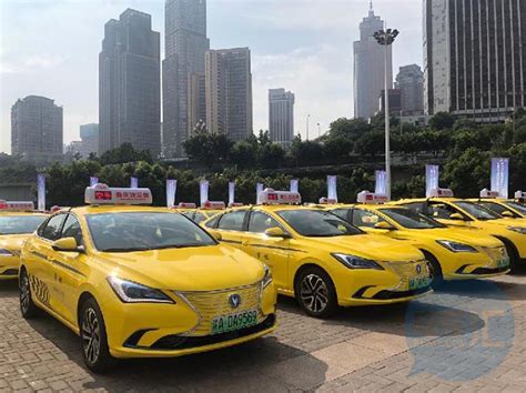 国内|重庆100辆东风风光E3纯电动出租车正式交付运营