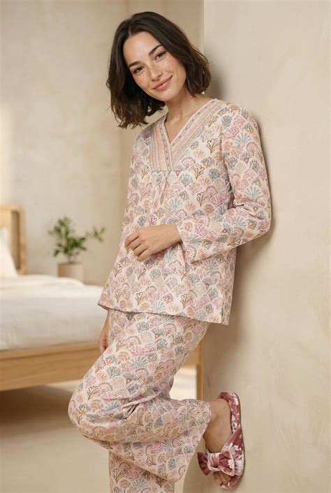 Buy Off White & Pink V-Neck Ethnic Motifs Printed Pure Cotton Night ...