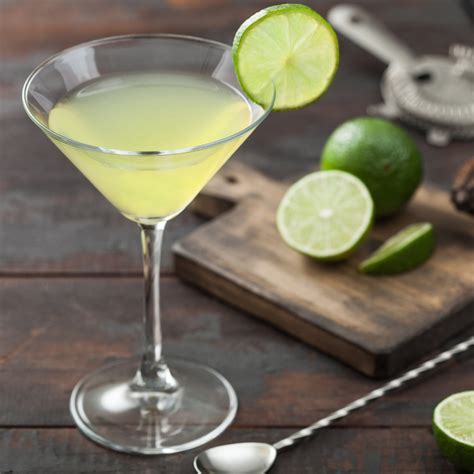 Key Lime Martini Recipe - Insanely Good