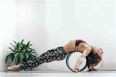 7 Ways to Use a Yoga Wheel