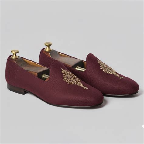 Burgundy Knitted Euro Velvet Tana Peshawari Jutti Loafers | Wedding Sh ...