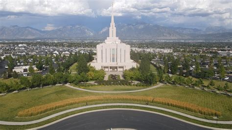 Oquirrh Mountain Utah Temple : r/TempleScoop