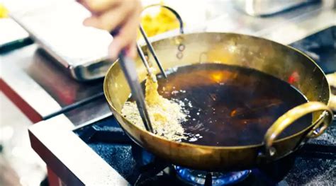 How to store and use excessive oil after frying snacks