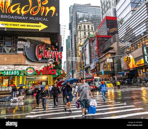 New York, USA, 10 September 2018. People crossing 8th Avenue at 42nd ...