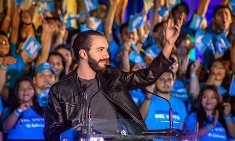 الملك محمد السادس يهنئ نجيب بوكيلي أورتيز بفوزه في انتخابات رئاسة ...