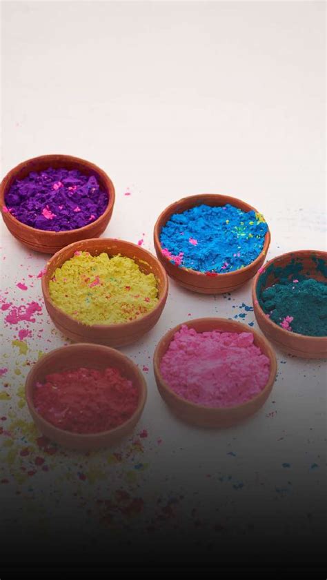 6 Natural Holi Colours To Make From Kitchen Ingredients