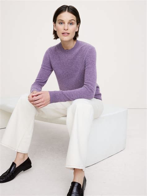 Lightweight Cashmere Crew-Neck Sweater | Banana Republic