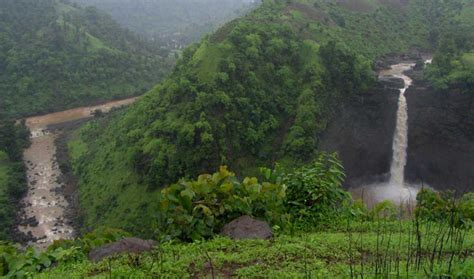 15 Most Beautiful Waterfalls You Can Visit in Maharashtra - lifeberrys.com