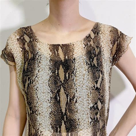 Snake printed short sleeves top | LEMON