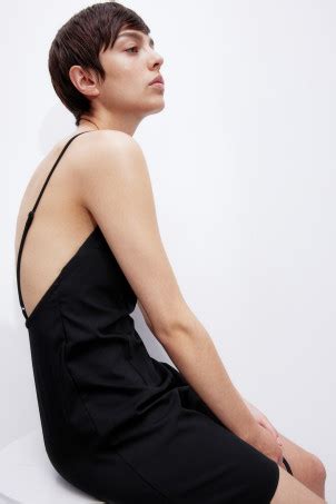 Backless Dresses | Low & Open Back | Maxi & Mini | H&M IN