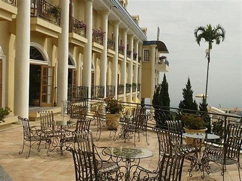 OYO 395 TRETES RAYA HOTEL (Pasuruan) - Hotel Reviews & Photos - Tripadvisor