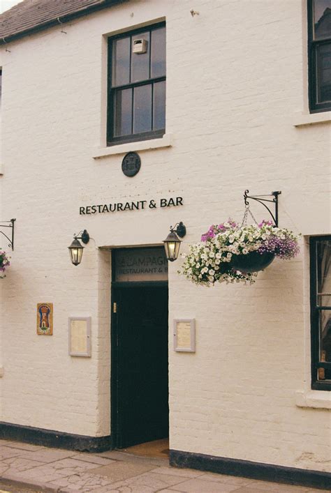 Restaurant Front View 的图像结果