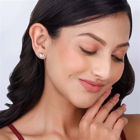 Buy Manali's Shining Swan Studs Online at Best Prices – GIVA Jewellery