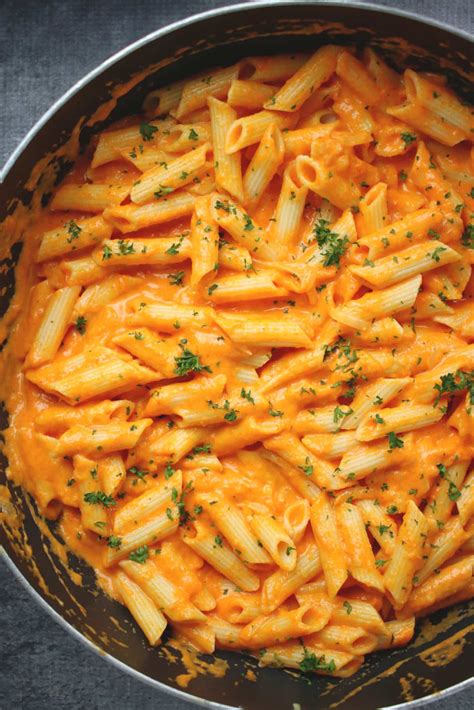Creamy Roasted Red Pepper Pasta | Easy Dinner Recipe