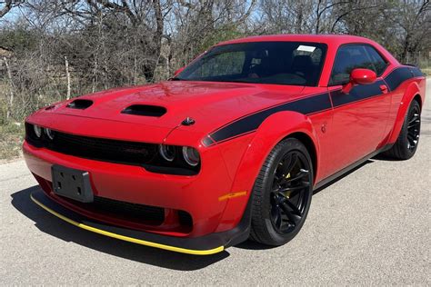 Dodge Challenger 2022 Red And Black