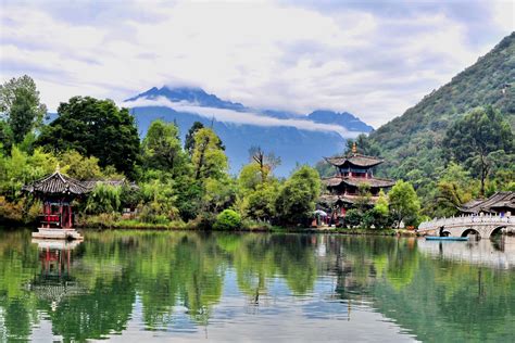 【携程攻略】桂林榕杉湖景区景点,榕杉湖位于桂林市中心，是个免费的景点。它是个连心湖，以中山路的阳…