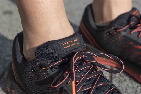 勘履鞋評 / 不需暖機的能量推進！Under Armour HOVR Machina 讓你放膽挑戰長距離 | LINE購物