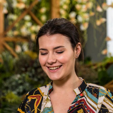 Samira - Biology teacher - ₹2377/h