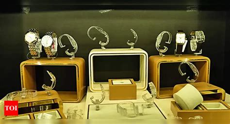 Premium Watches: Watch & Loot: Store Loses Pricey Pieces In 30 Mins ...