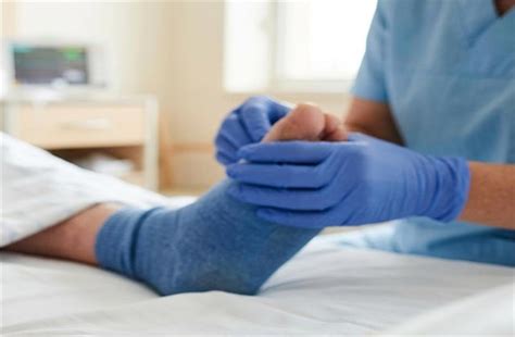 Gangrene Symptoms: डायबिटीज मरीजों के लिए चेतावनी, इन संकेतों को भूलकर ...
