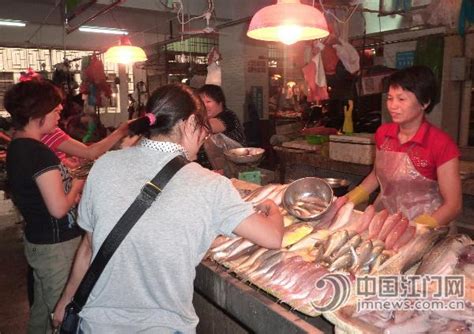 农村大爷街边卖“海鲜”，一斤60元限量30斤，食客：难得的美味_美食