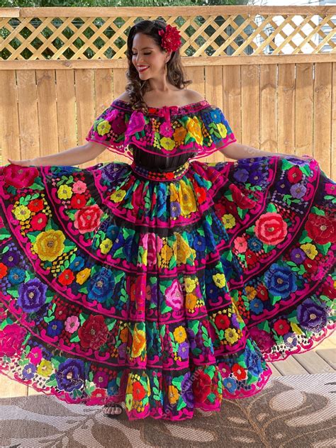 Traditional Mexican Chiapaneco Dress. Traditional Embroidered Dress ...