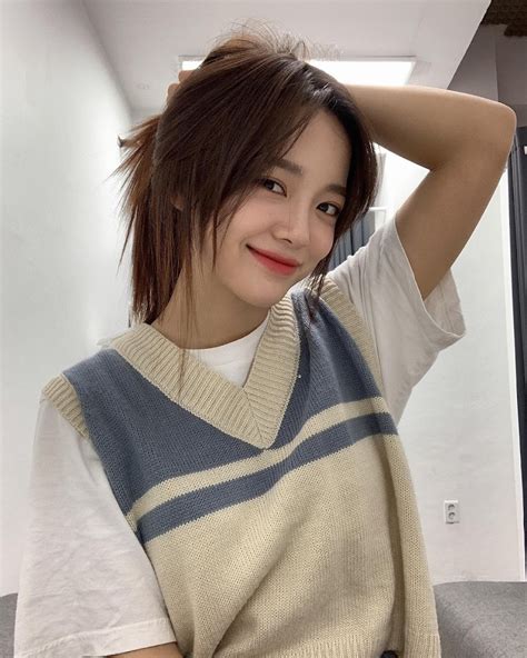 10+ Stylish Informal Outfits Worn By “Enterprise Proposal” Actress Kim ...