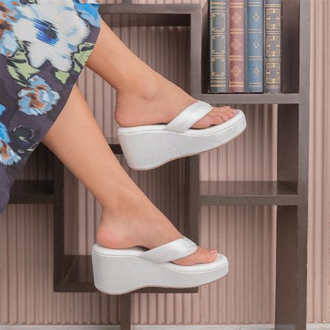 Buy Women's Wedges Sandals Online At Best Prices - Tresmode