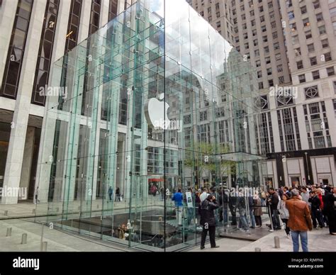 Apple building, 767 Fifth Avenue, New-York, USA Stock Photo - Alamy